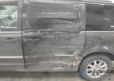 2015 Chrysler Town & Country Touring z USA, uszkodzony, nr VIN 2C4RC1BG9FR588879